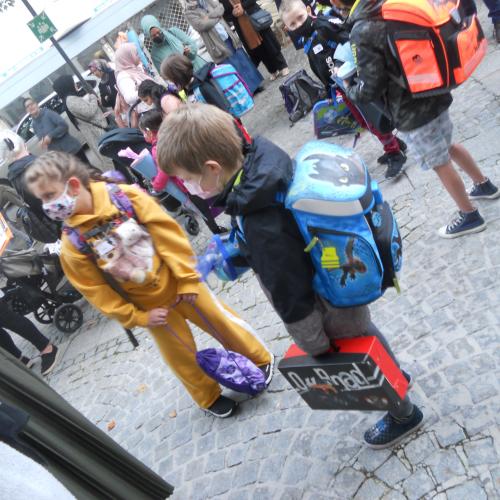 Schulbeginn_Menschenmasse4