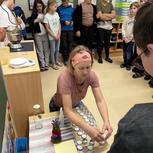 Waldtag mit Waldpädagogin 4b 2025