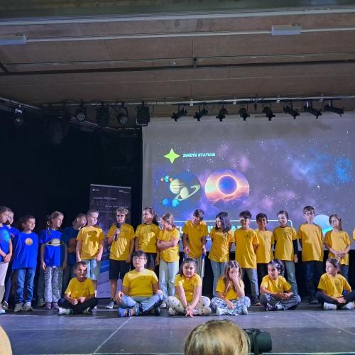 Weltraum VS Stadt