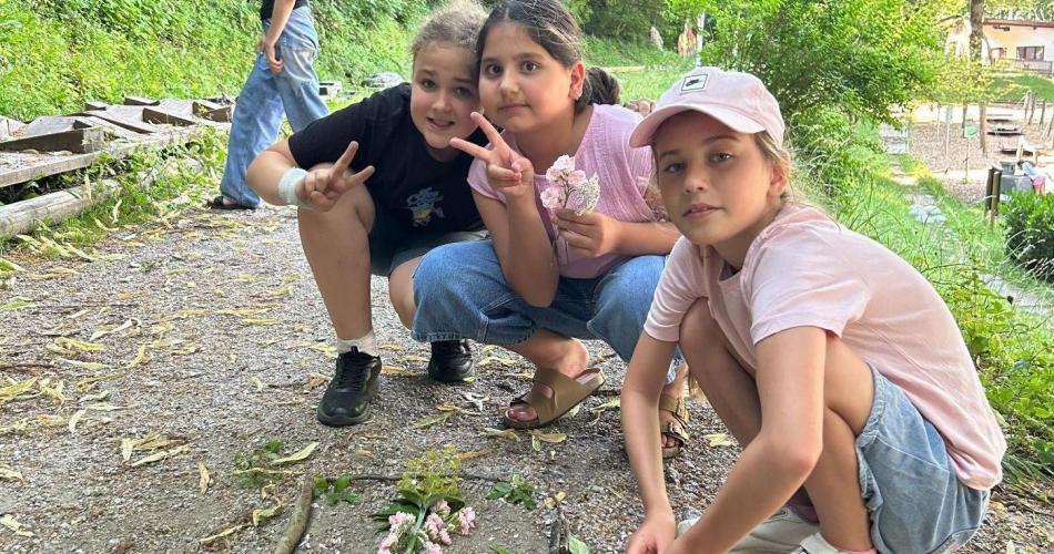 Landartbild mit Kindern